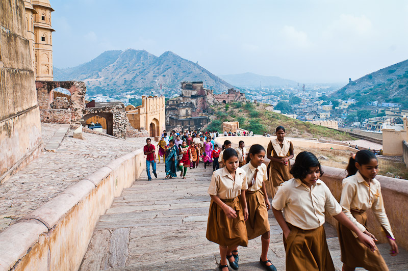 Schoolkinderen op bezoek in Amber Fort, Jaipur